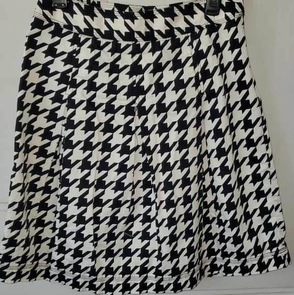 Houndstooth Skirt - Picture 2 of 6